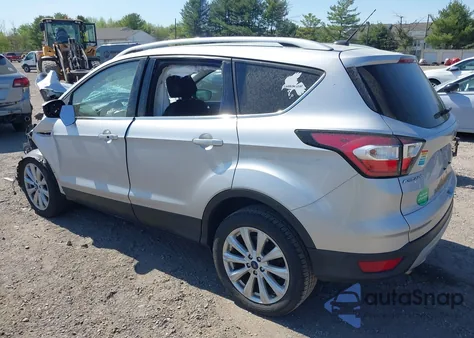2017 Ford Escape Titanium z USA, uszkodzony, nr VIN 1FMCU9JD6HUC71135